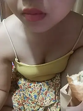 Snapshot of Emma-cutee chatting on 07.02.26 Emma-cutee online show from 07.02.26