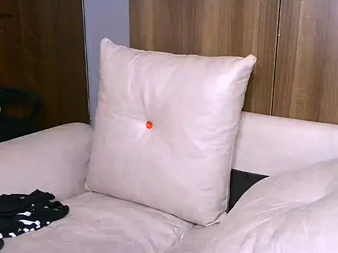 Snapshot of Bustycece chatting on 06.20.26 Bustycece online show from 06.20.26