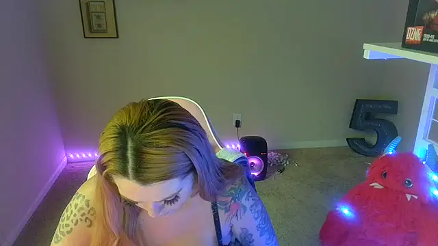 Snapshot of karmathevixen chatting on 06.27.26 karmathevixen online show from 06.27.26