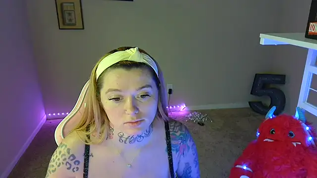 Snapshot of karmathevixen chatting on 07.10.26 karmathevixen online show from 07.10.26