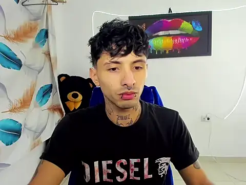 Snapshot of felix_mSqueen chatting on 06.17.26 felix mSqueen online show from 06.17.26