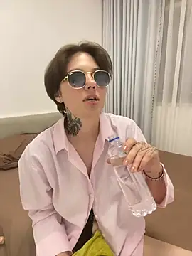 Snapshot of Lorysoon chatting on 06.20.26 Lorysoon online show from 06.20.26