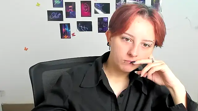 Snapshot of Dilara_Kiss_ chatting on 06.26.26 Dilara Kiss online show from 06.26.26