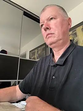 Snapshot of cumboy chatting on 10.02.25 cumboy online show from 10.02.25