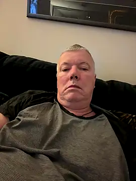 Snapshot of cumboy chatting on 10.09.25 cumboy online show from 10.09.25