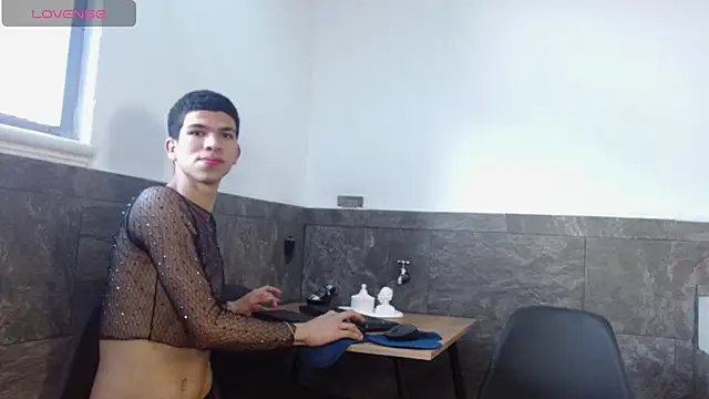 Snapshot of Dilan_Femboy chatting on 06.22.26 Dilan Femboy online show from 06.22.26