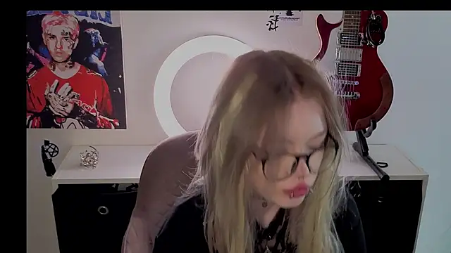 Snapshot of EndicaWilde chatting on 07.07.26 EndicaWilde online show from 07.07.26