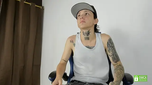 Snapshot of Nick_TattooedGuy chatting on 06.19.26 Nick TattooedGuy online show from 06.19.26