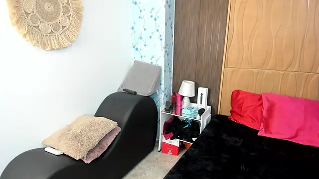 Snapshot of TaniaRosen chatting on 06.19.26 TaniaRosen online show from 06.19.26