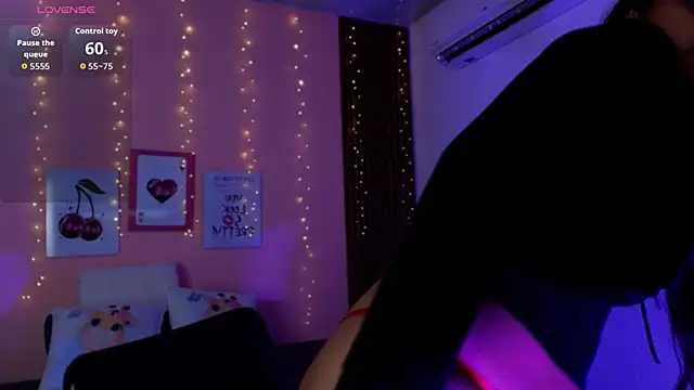 Snapshot of katty_collet chatting on 06.19.26 katty collet online show from 06.19.26