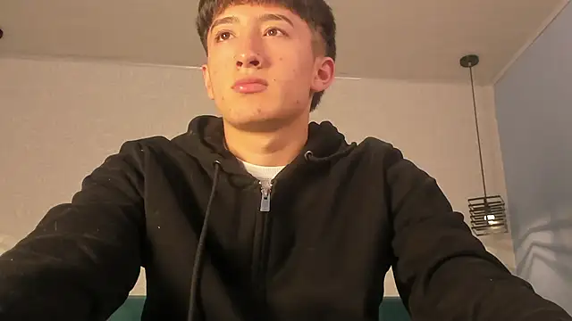 Snapshot of alejo_leon chatting on 06.22.26 alejo leon online show from 06.22.26