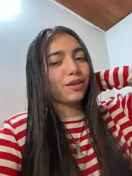 Julia valentina online show from 07.05.26