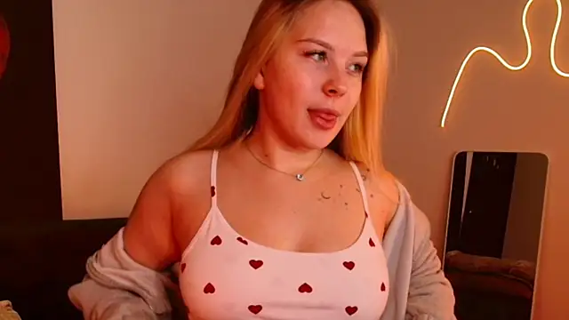 Snapshot of bellablanche chatting on 07.18.26 bellablanche online show from 07.18.26