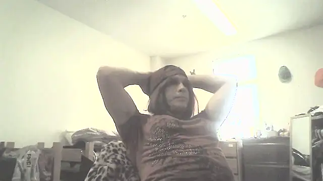 Snapshot of Karlie-Kross chatting on 06.22.26 Karlie-Kross online show from 06.22.26
