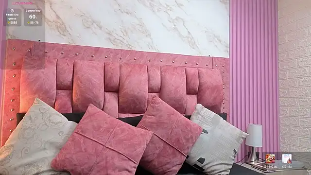 Snapshot of sofiagold92 chatting on 07.17.26 sofiagold92 online show from 07.17.26