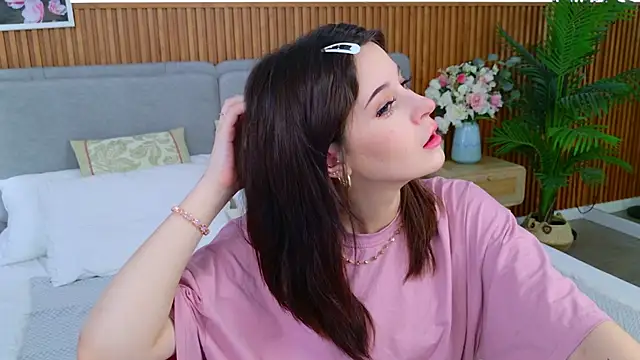 Snapshot of SelenaAlmond chatting on 06.25.26 SelenaAlmond online show from 06.25.26
