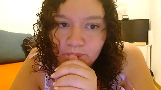 Snapshot of HeidiSanabria chatting on 07.18.26 HeidiSanabria online show from 07.18.26