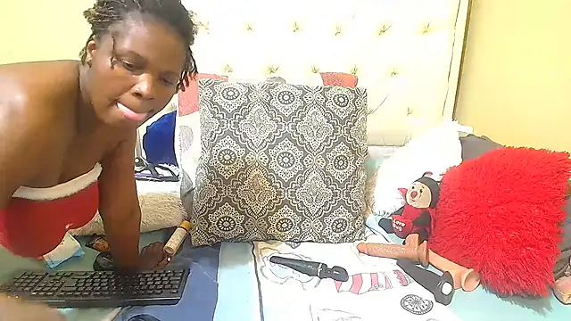 NoviaveeXXX online show from 07.08.26