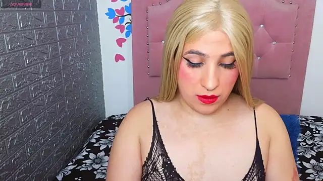 Snapshot of roxxy_pink_ chatting on 06.28.26 roxxy pink online show from 06.28.26