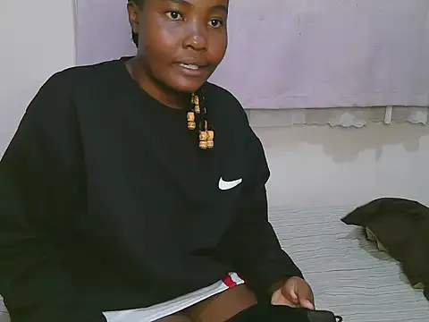 Snapshot of queen_banice chatting on 07.23.26 queen banice online show from 07.23.26