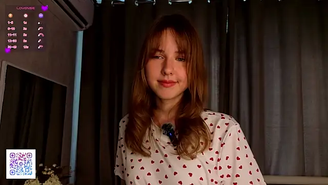 Snapshot of SunnySikarskie chatting on 07.25.26 SunnySikarskie online show from 07.25.26