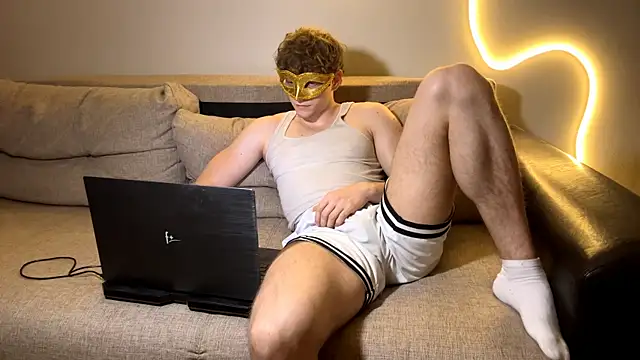 Snapshot of deniel_horny chatting on 06.21.26 deniel horny online show from 06.21.26
