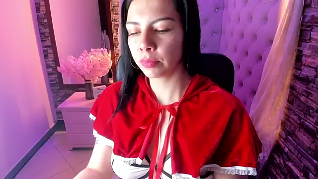 Snapshot of Chloe_Crysstal chatting on 07.16.26 Chloe Crysstal online show from 07.16.26