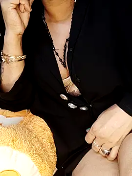 Snapshot of priyamani28 chatting on 08.01.26 priyamani28 online show from 08.01.26