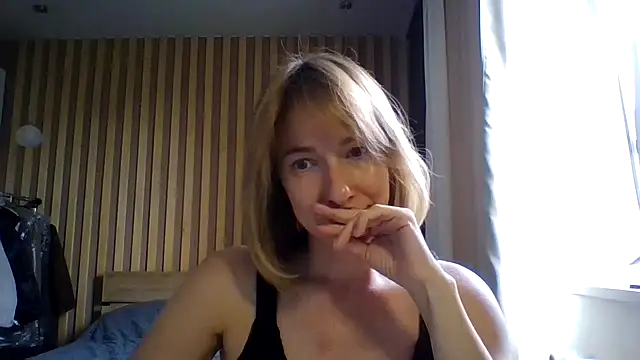 Snapshot of Deloriada chatting on 07.31.26 Deloriada online show from 07.31.26