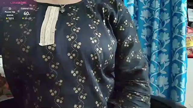 Snapshot of Rose-Royal chatting on 07.17.26 Rose-Royal online show from 07.17.26