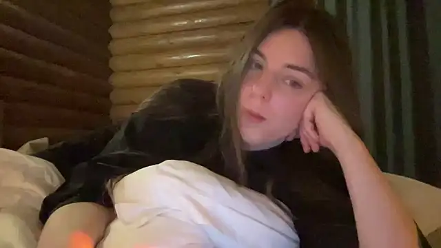 Snapshot of Velenne chatting on 07.18.26 Velenne online show from 07.18.26