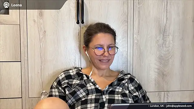 Snapshot of Linoria chatting on 06.24.26 Linoria online show from 06.24.26