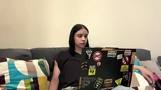 Snapshot of martinienjoyer chatting on 06.26.26 martinienjoyer online show from 06.26.26