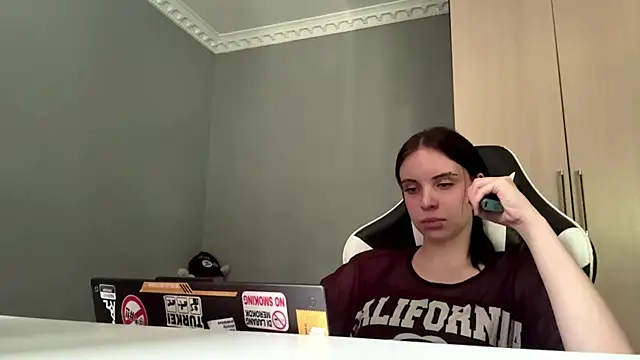 Snapshot of martinienjoyer chatting on 07.07.26 martinienjoyer online show from 07.07.26
