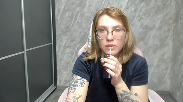 Reginasmilee online show from 02.21.25