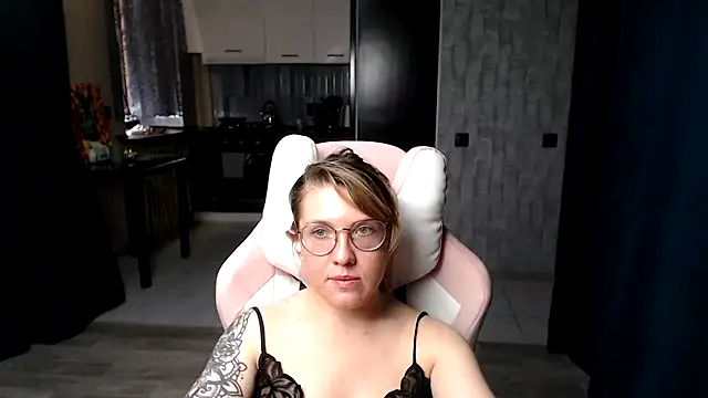 Reginasmilee online show from 09.17.25