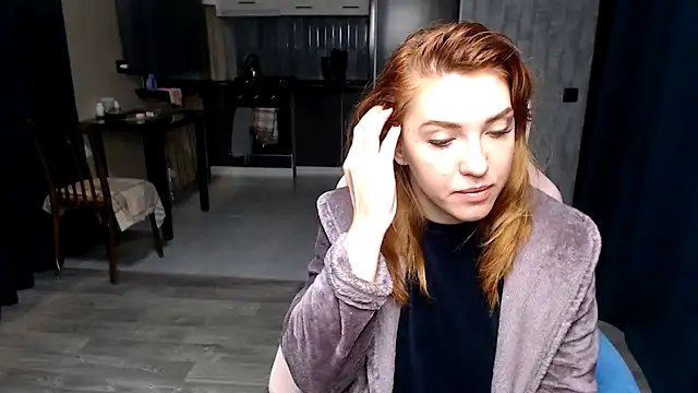 Reginasmilee online show from 10.20.25