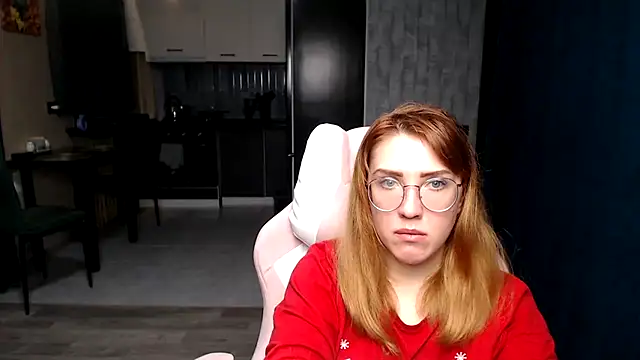 Reginasmilee online show from 10.30.25