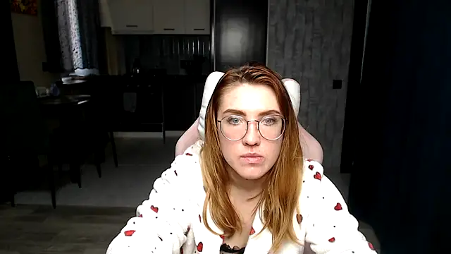 Reginasmilee online show from 11.25.25