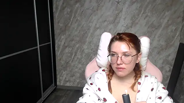 Reginasmilee online show from 02.21.26