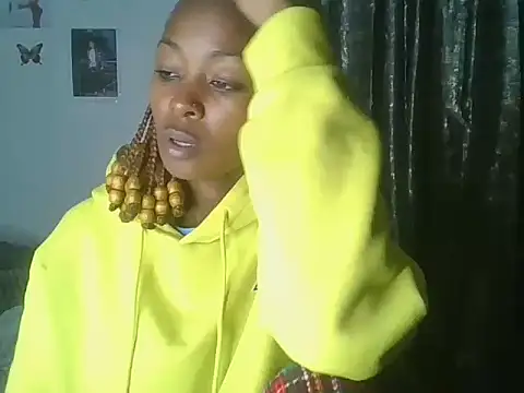 Snapshot of Prettyquueen chatting on 06.24.26 Prettyquueen online show from 06.24.26
