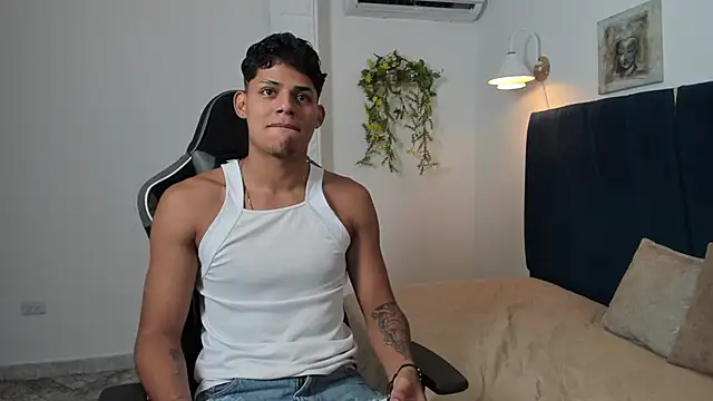 Snapshot of valerio_cum18 chatting on 06.24.26 valerio cum18 online show from 06.24.26