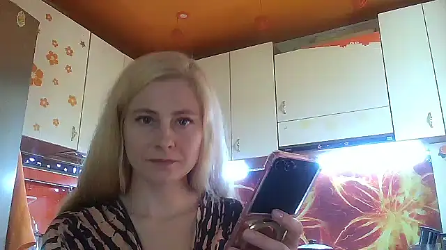 Snapshot of Vexieeka chatting on 06.30.26 Vexieeka online show from 06.30.26