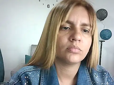 Snapshot of Asly- chatting on 07.16.26 Asly- online show from 07.16.26