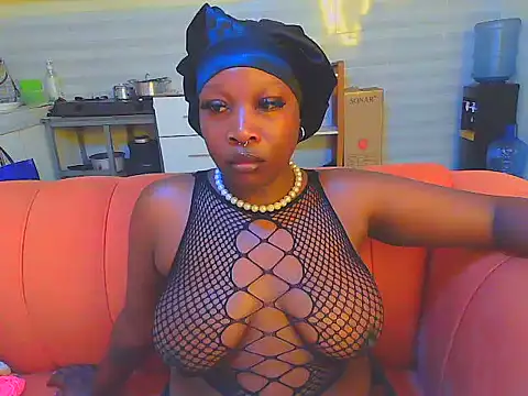 Snapshot of LolaAdriana chatting on 07.05.26 LolaAdriana online show from 07.05.26