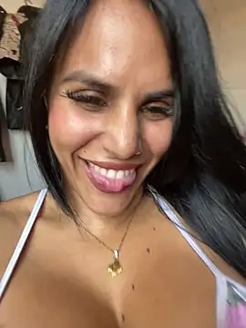 Snapshot of chiquiscaro chatting on 07.28.26 chiquiscaro online show from 07.28.26