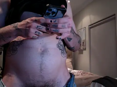 Snapshot of NAUGHTYSHAUDY chatting on 06.24.26 NAUGHTYSHAUDY online show from 06.24.26