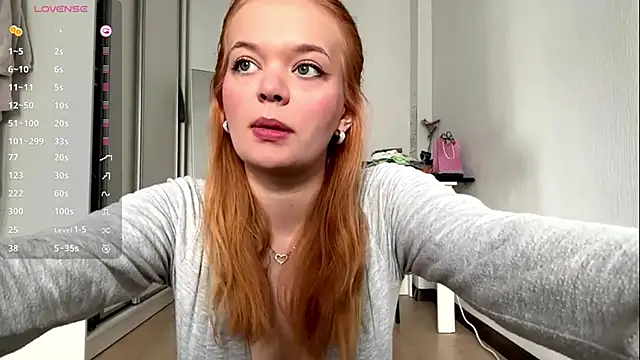 Snapshot of ellyclacher chatting on 06.29.26 ellyclacher online show from 06.29.26
