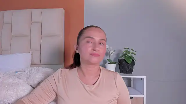 Snapshot of Adela_Rous chatting on 07.30.26 Adela Rous online show from 07.30.26
