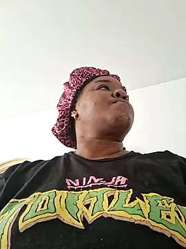Snapshot of princessZazafire chatting on 07.17.26 princessZazafire online show from 07.17.26